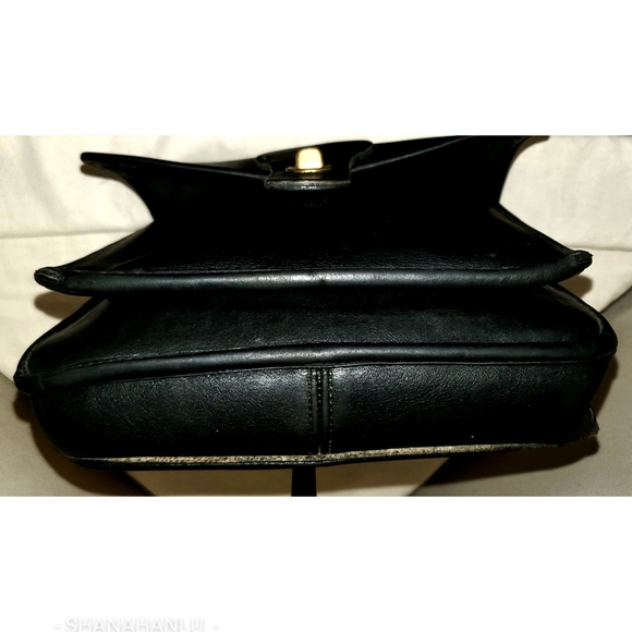 COACH Vintage 'STATION' Black Leather Crossbody - Picture 4 of 8